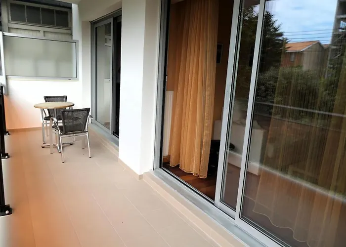 Cosy Cocoon With Terrace Near The Sea